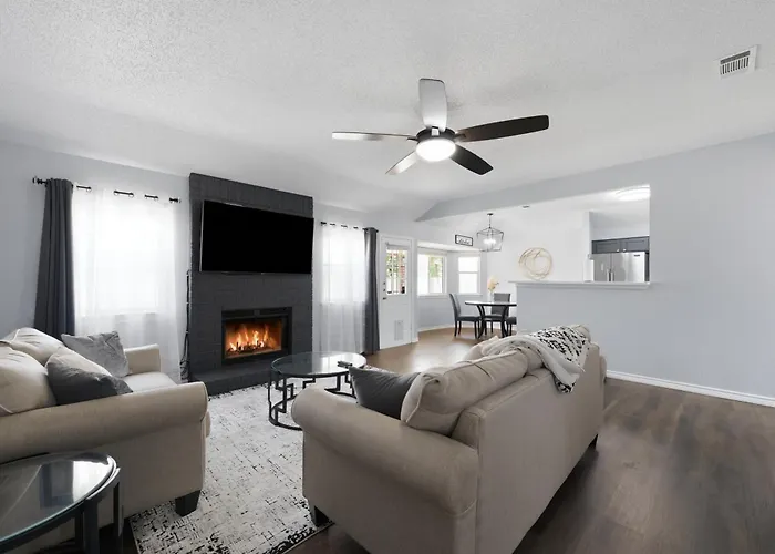 New! Cozy 3br Retreat Near Hood - *