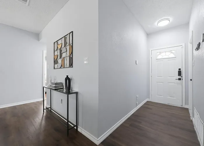 New! Cozy 3br Retreat Near Hood - *