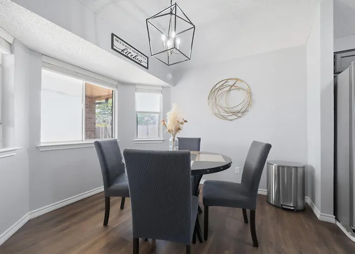 New! Cozy 3br Retreat Near Hood - Holiday home