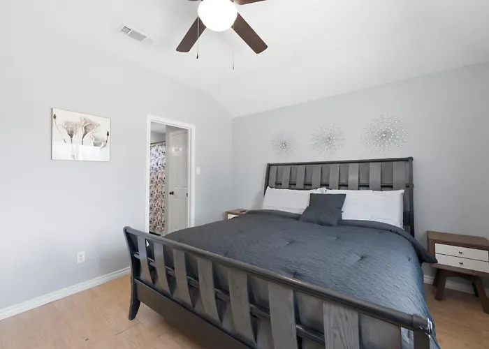 New! Cozy 3br Retreat Near Hood - *