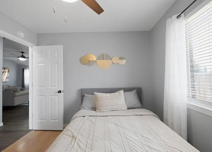 New! Cozy 3br Retreat Near Hood - *